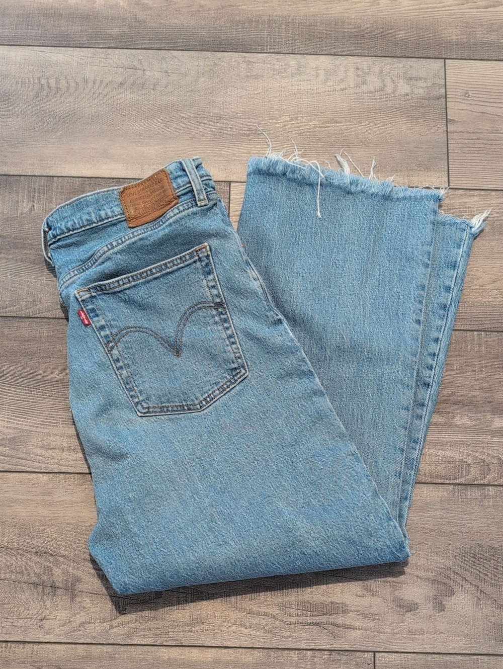 Levi's Women's Light Blue Straight-Leg High-Rise Jeans with Raw Hem